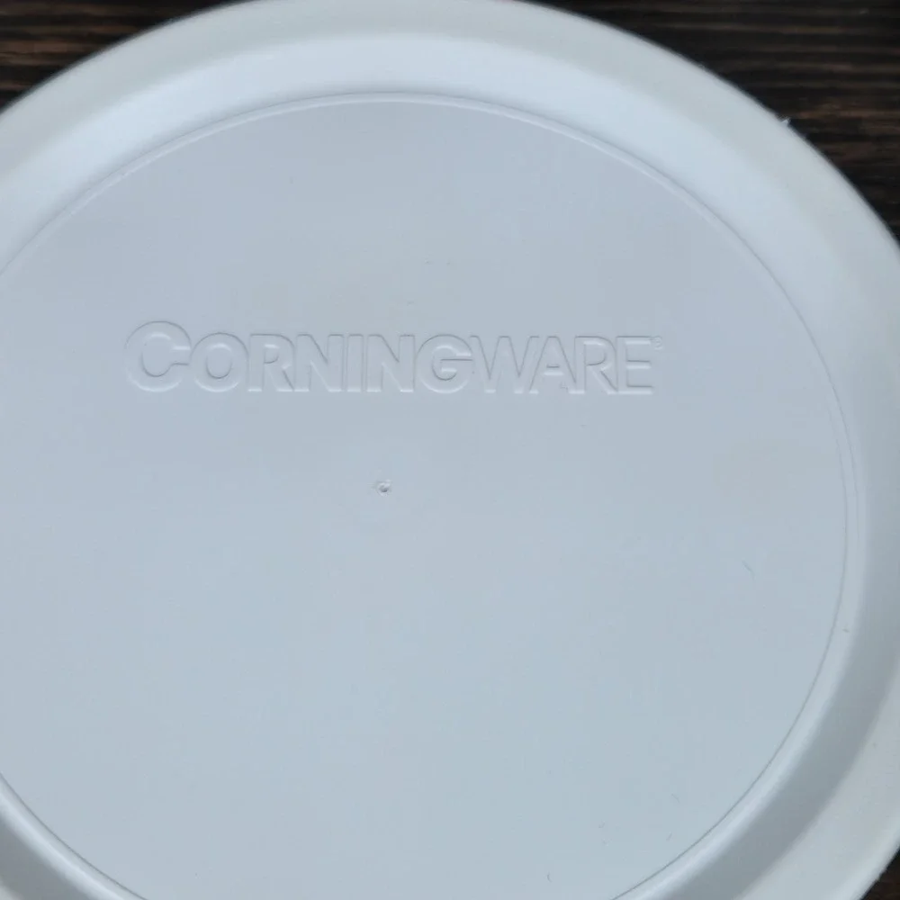 CorningWare French White 16 oz Round Fluted‎ Stoneware Dish with Lid